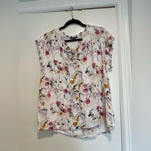 Buffalo David Bitton Women's Large Floral Printed V Neck Flutter Sleeve Top.